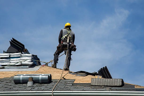 Professional Gutter Installation technician working in Pontiac, IL
